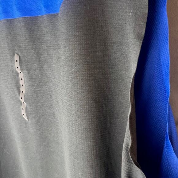 On Running Men's M Performance Tank Top Blue Reflective Lightweight Athletic - Picture 4 of 6